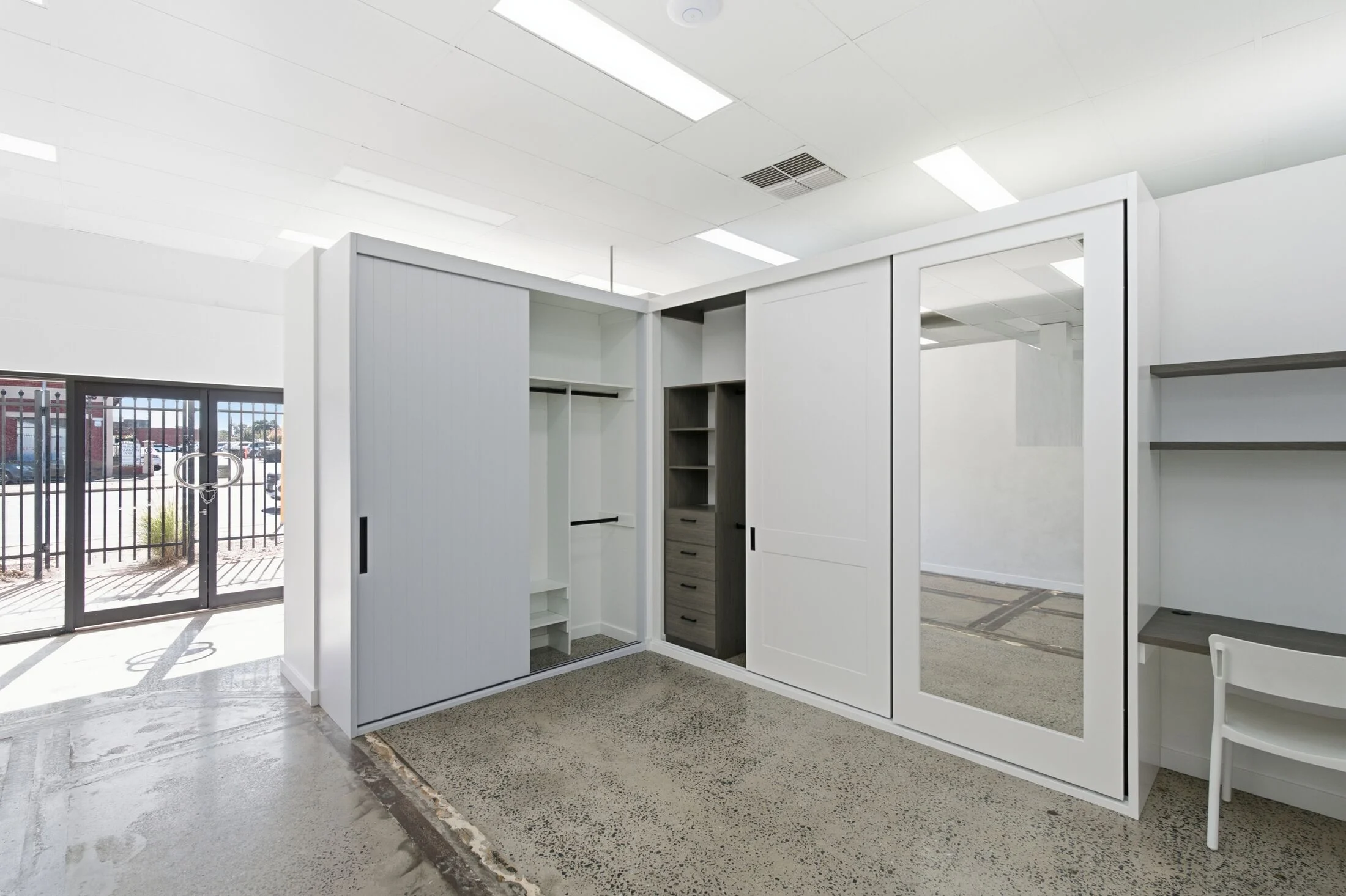 Classique showroom - sliding and mirrored wardrobe doors